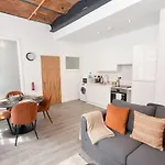 Beautiful 2 Bed Near Etihad *