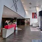 Crowne Plaza Centre By Ihg 4*