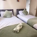 Elegant 1br Escape For Weekend Trips