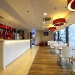 Travelodge Upper Brooks Street Hotel 3*