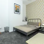 Park House - Large 3 Bedroom Victorian House, 10 Mins From Tatil Evi