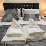 Unique Executive Luxury Hotel *