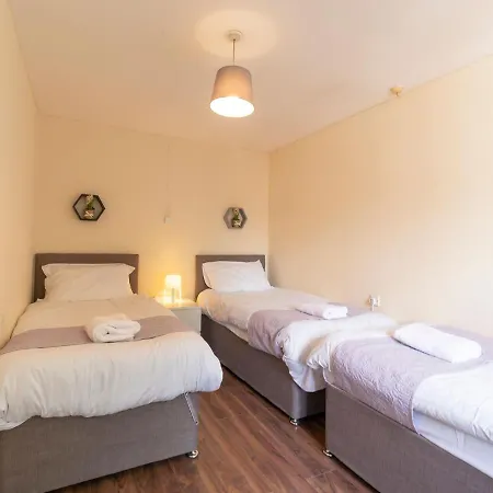Homely Holiday In Near Etihad Stadium Holiday home Manchester