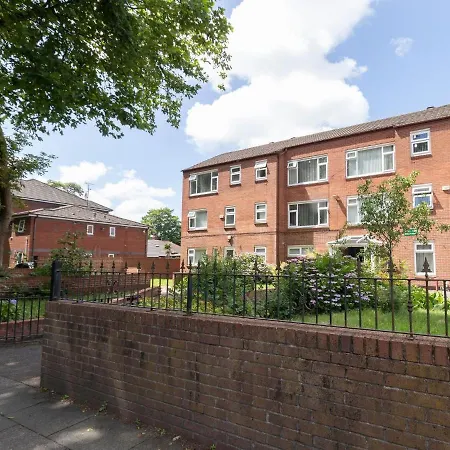 Homely Holiday In Near Etihad Stadium Holiday home