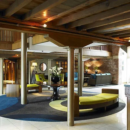Marriott Victoria & Отель 4*