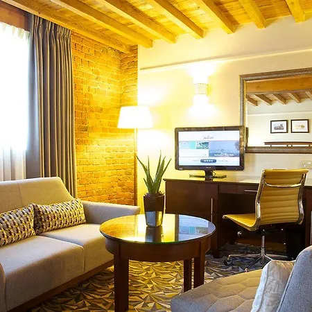 Marriott Victoria & 4*