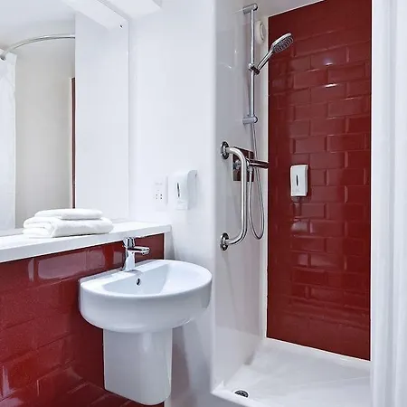 Отель Travelodge Arena 3*