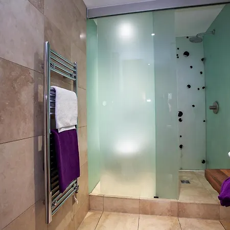 Stunning In The Centre Of That Sleeps 6 Apartment Manchester
