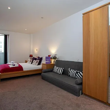 Stunning In The Centre Of That Sleeps 6 Apartment *