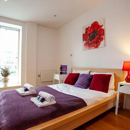 Stunning In The Centre Of That Sleeps 6 Apartment Manchester