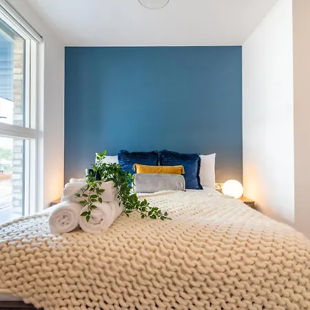 City Centre 2 Bedroom Luxury Townhouse - With An Outdoor Hot Tub Manchester