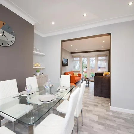 Beautiful Cozy With Free Parking Дом отдыха Манчестер