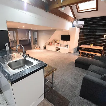 Penthouse Warehouse Slps 18 Apartment *