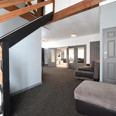 Penthouse Warehouse Slps 18 Daire *