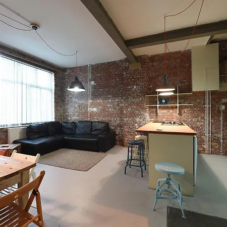 Mason Street Sleeps 16