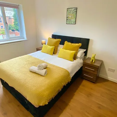 Convenient Centre 3bd With Free Parking