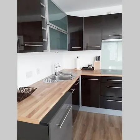 Stylish Modern Spacious Very Central 2 Bed 2 Bath Lägenhet *