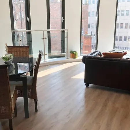 Stylish Modern Spacious Very Central 2 Bed 2 Bath *