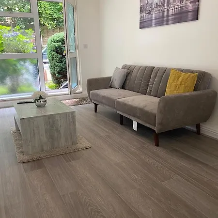 Gorgeous Ground Floor + Free Parking