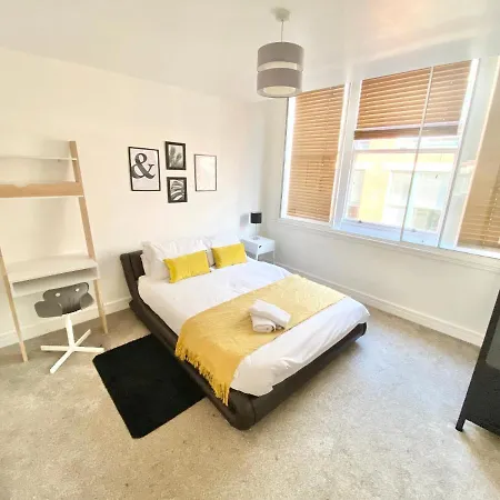 Stylish Loft With Parking - Two Bedroom - City Centre & Northern Quarter Manchester