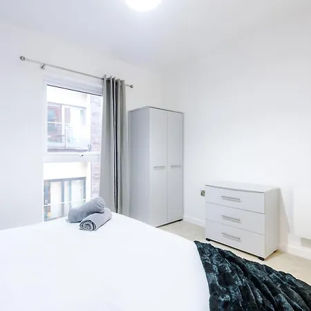 2 Bedroom Hosted By Mcr Dens Lägenhet Manchester