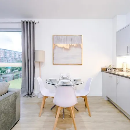2 Bedroom Hosted By Mcr Dens Lägenhet Manchester