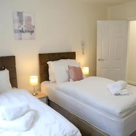 Gorgeous Ground Floor + Free Parking * 맨체스터