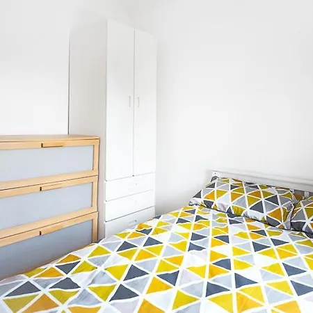 Fantastic Large House Sleeps Up To 14 People Вилла *
