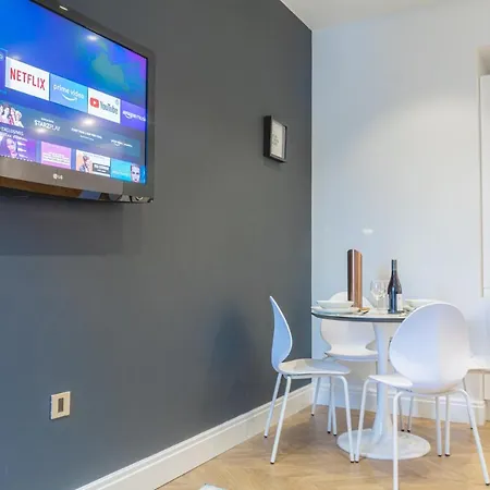 Апартаменты Stunning Designer 2 Bed In Heart Of City Манчестер