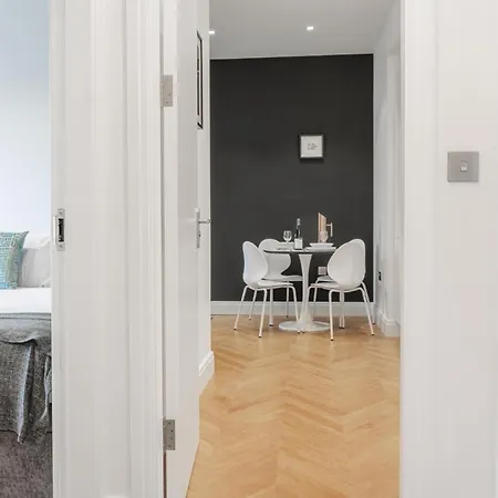 Апартаменты Stunning Designer 2 Bed In Heart Of City Манчестер