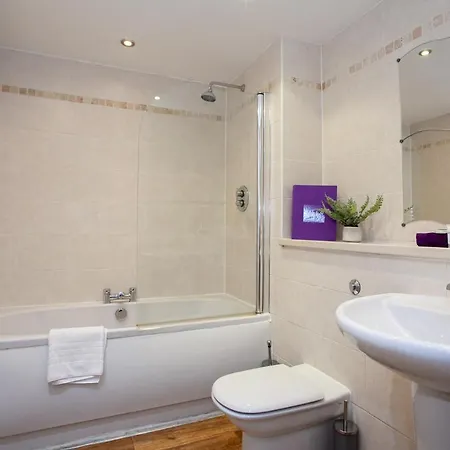 דירה Spacious In Northern Quarter With Private Balcony
