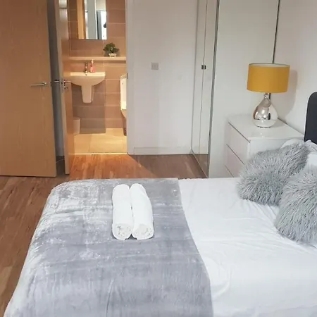 Amazing 2-bed In Media City Games Манчестер