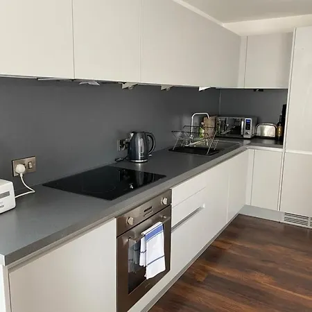 Modern 2 Bedroom In *