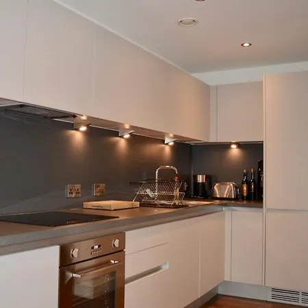 Modern 2 Bedroom In Apartmán *