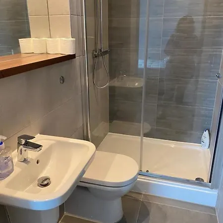 Modern 2 Bedroom In Apartmán *