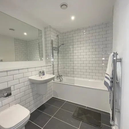 Lägenhet New Residential And Family Friendly Apartment Close To Manchester Old Trafford Deansgate City And Trafford Centre Manchester