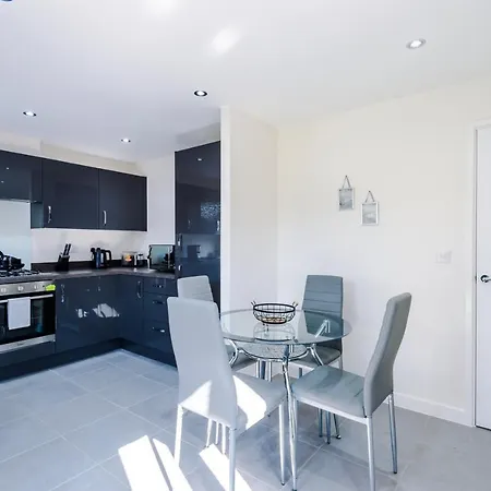 Vidale Court, 3 Bedroom House With River Irwell View, Sleeps 6 * Manchester