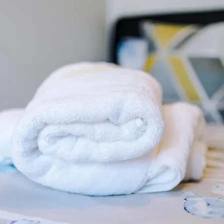 Vidale Court, 3 Bedroom House With River Irwell View, Sleeps 6 *