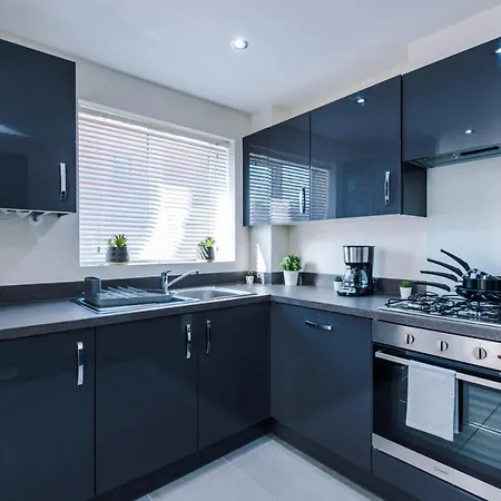 Vidale Court, 3 Bedroom House With River Irwell View, Sleeps 6 *