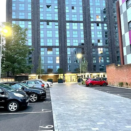 New Residential And Family Friendly Apartment Close To Manchester Old Trafford Deansgate City And Trafford Centre Manchester