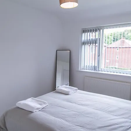 Captivating 2-bed In * مانشستر