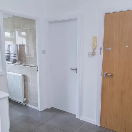 Captivating 2-bed In * مانشستر