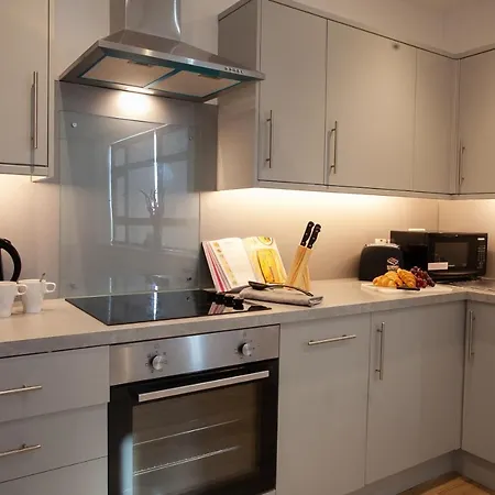 Luxury, Spacious In Central By Pillo