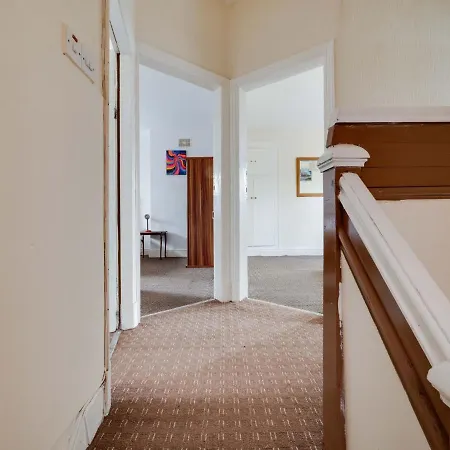 Pass The Keys 3 Bed Home Ideally Situated In Old Trafford Manutd *