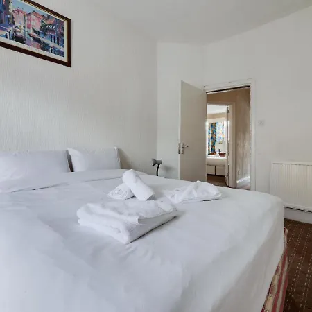 Pass The Keys 3 Bed Home Ideally Situated In Old Trafford Manutd * מנצ'סטר