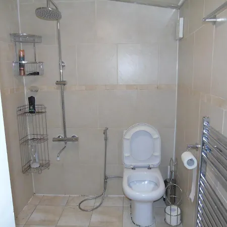 Lovely 5-Bed House In Manchester בית נופש מנצ'סטר