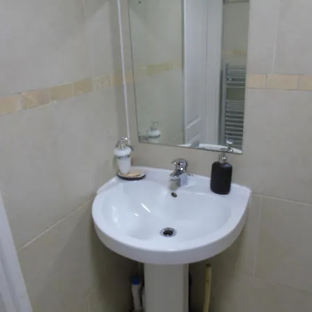 Lovely 5-Bed House In Manchester *