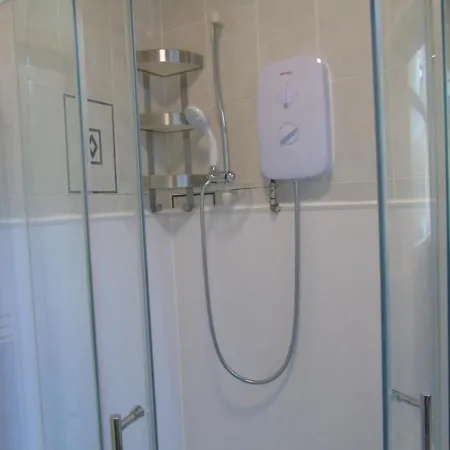 Lovely 5-Bed House In Manchester