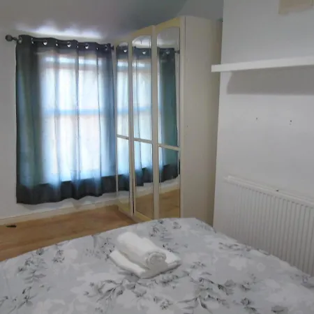 Lovely 5-Bed House In Manchester * מנצ'סטר
