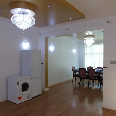 Lovely 5-Bed House In Manchester